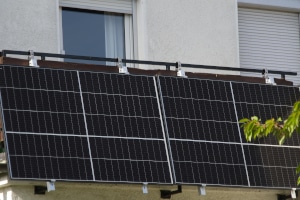 Das Recht auf ein Balkonkraftwerk kommt. Wie einfach wird der Zugang zu einer Mini-Solaranlage?