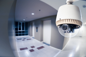 Schwenkfunktion: Die Überwachungskamera in der Nachbarschaft ist nur zulässig, wenn sie keine hat bzw. fest installiert ist.